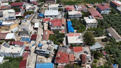 Hatay’da tarlalardan hasat edilen kapya biberler, kavurucu sıcak ve yakan