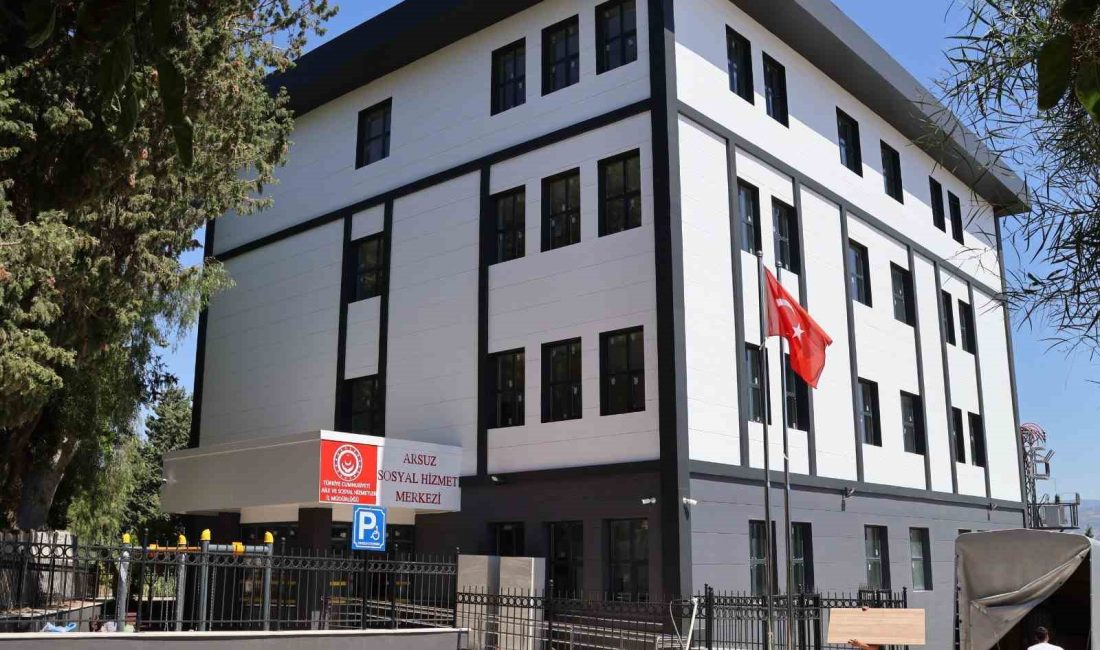 Hatay’ın Arsuz ilçesinde yapımı tamamlanan Sosyal Hizmet Merkezi’nin yeni binasında