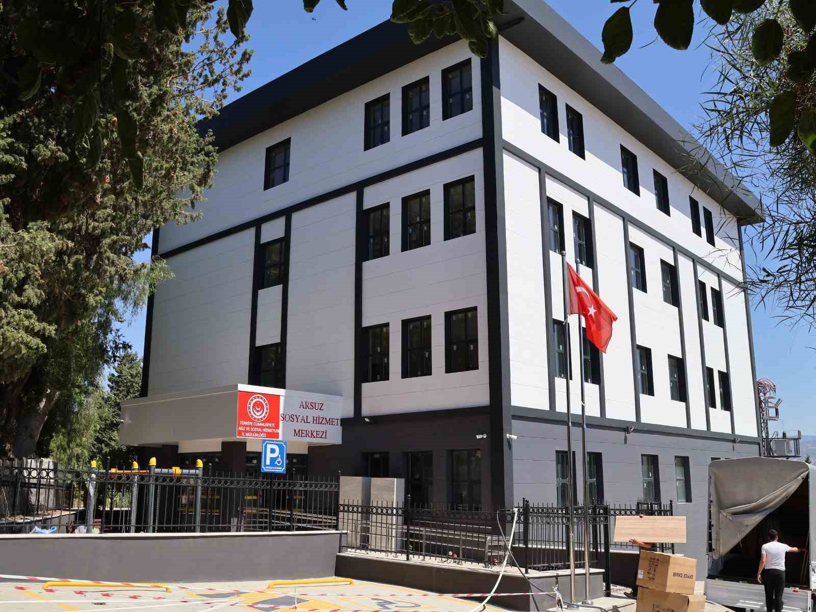 Hatay’ın Arsuz ilçesinde yapımı tamamlanan Sosyal Hizmet Merkezi’nin yeni binasında