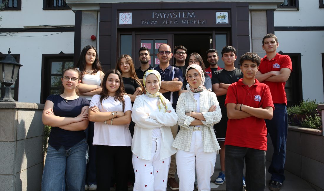 Hatay’ın Payas ilçesinde PayaSTEM Yapay Zeka Merkezi’nde eğitim alan lise