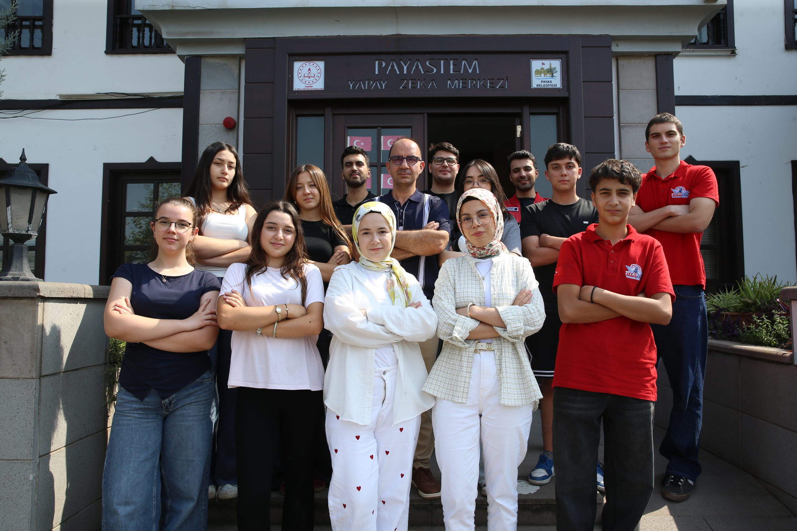 Hatay’ın Payas ilçesinde PayaSTEM Yapay Zeka Merkezi’nde eğitim alan lise