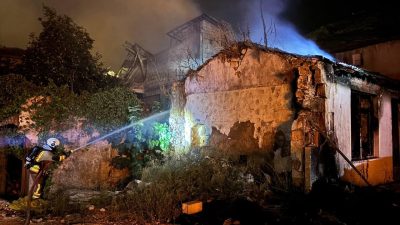 Hatay’ın Antakya ilçesinde metruk bir evde çıkan yangın, mahallede paniğe