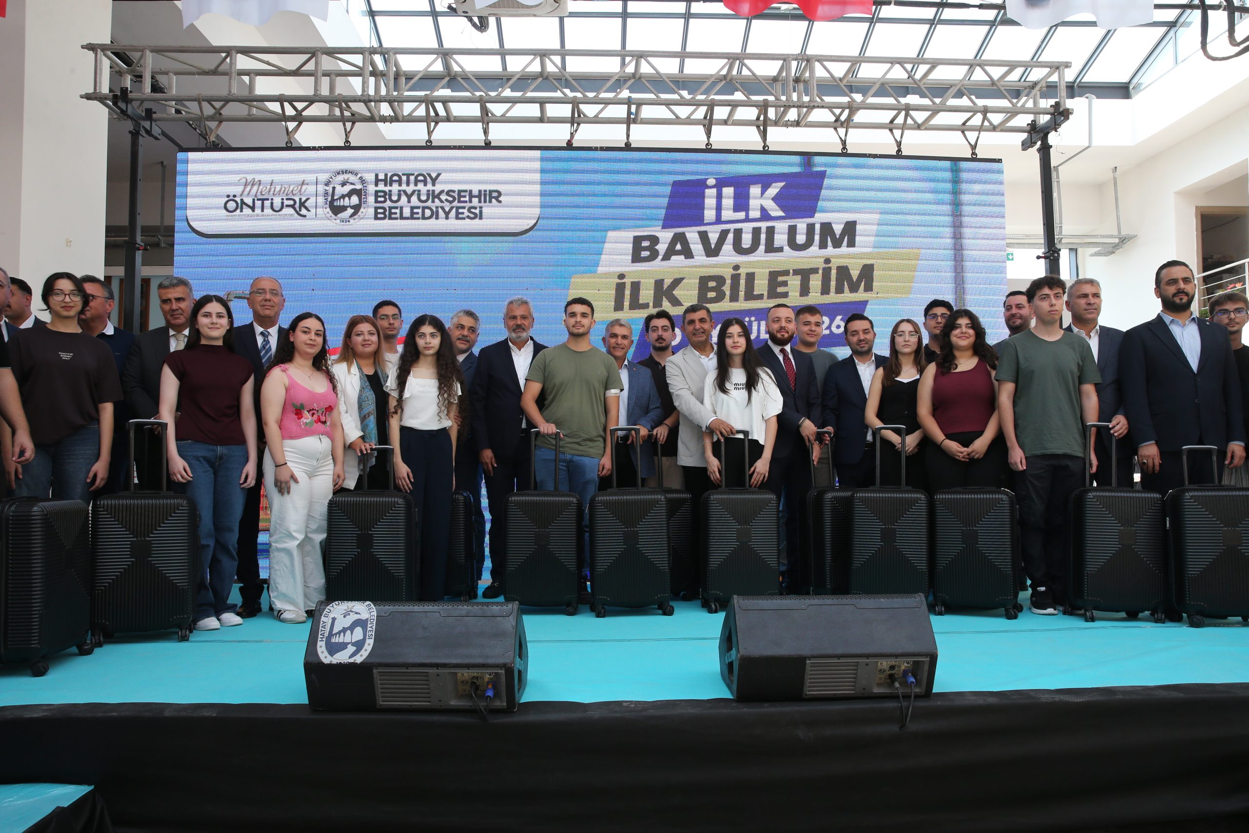 Hatay Büyükşehir Belediyesi (HBB) tarafından üniversiteyi kazanan öğrencilere destek olmak