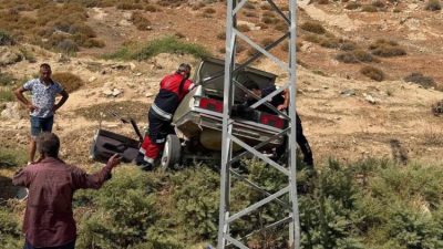 Hatay’ın Kırıkhan ilçesinde kontrolden çıkan TOFAŞ marka otomobilin yol kenarına