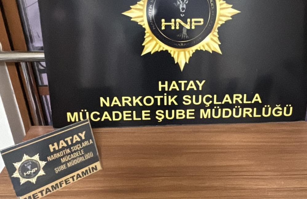 Hatay’ın Kırıkhan ilçesinde narkotik ekiplerinin düzenlediği operasyonda bir araçta metamfetamin