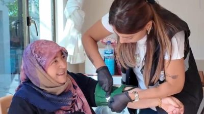 İskenderun Belediyesi, sağlık kuruluşlarına ulaşmakta güçlük yaşayan vatandaşlara yönelik evde