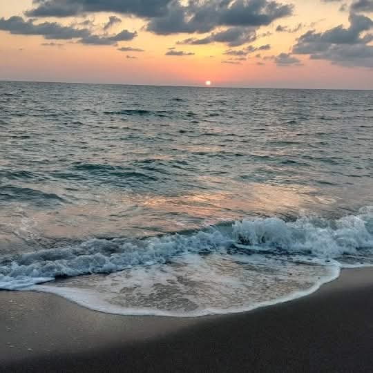 Hatay’ın Samandağ ilçesinde olumsuz hava ve deniz şartları nedeniyle denize