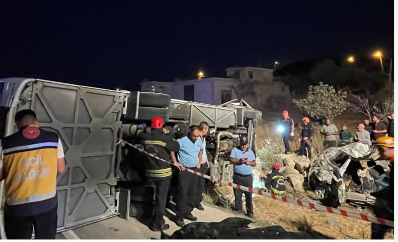 Gaziantep’in Nurdağı ilçesinde yolcu otobüsü ile otomobilin çarpışması sonucu meydana