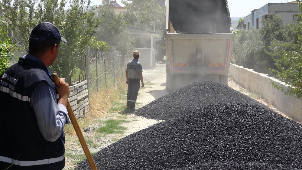 Hatay’ın Antakya ilçesinde yaz sıcaklıkları 40 dereceye yaklaşırken, belediye ekiplerinin