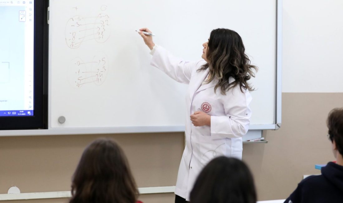 Yeni eğitim-öğretim yılı öncesinde öğretmenlerin alacağı hazırlık ödeneği yeniden gündemde.