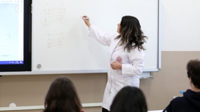 Yeni eğitim-öğretim yılı öncesinde öğretmenlerin alacağı hazırlık ödeneği yeniden gündemde.