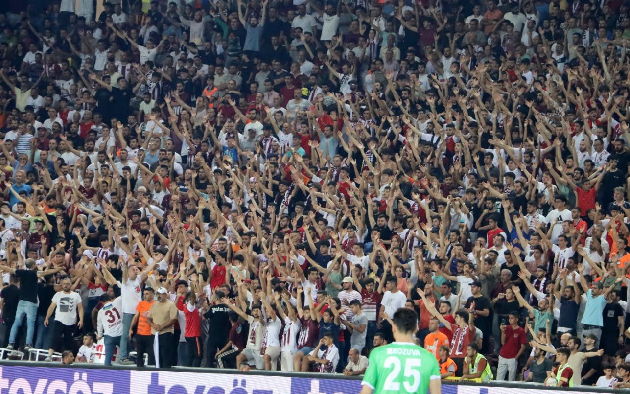 Hatayspor Yönetim Kurulu, yeni sezonun ilk lig maçı öncesinde bordo-beyazlı