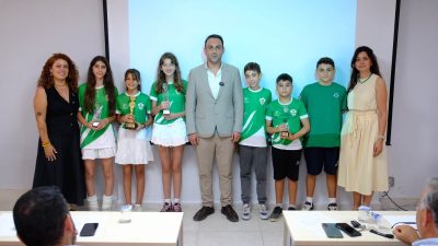 Defne Belediye meclisi Eylül ayı toplantısına sürpriz şekilde Drone kadın