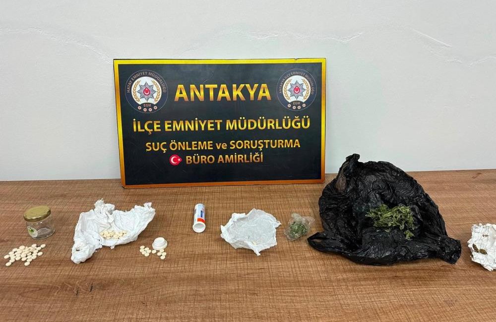 Hatay’ın Antakya ilçesinde polis ekiplerince uyuşturucu madde kullanım ve ticaretinin