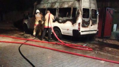Hatay’ın Kumlu ve İskenderun ilçelerinde iki ayrı araçta yangın çıktı.
