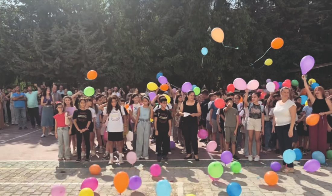 Hatay'ın Defne ilçesinde bulunan 
Sümerler Ortaokulunda 5. sınıfa yeni başlayan öğrenciler