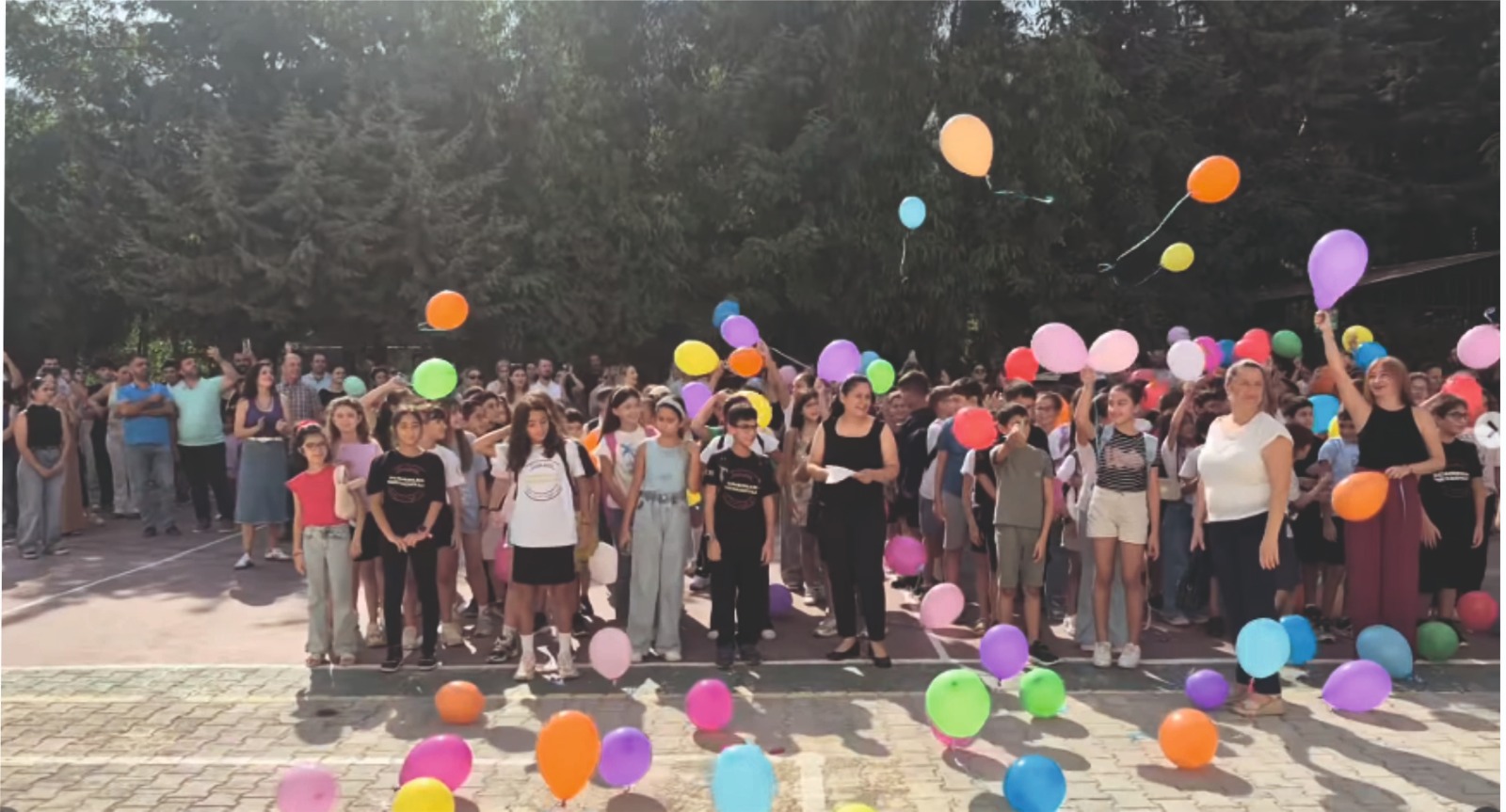 Hatay'ın Defne ilçesinde bulunan 
Sümerler Ortaokulunda 5. sınıfa yeni başlayan öğrenciler