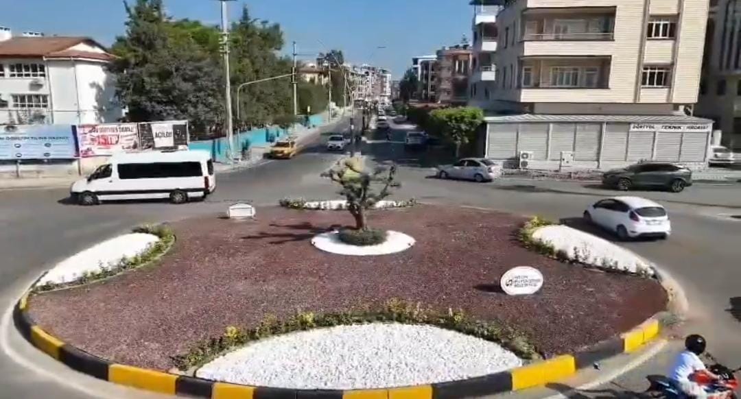 Hatay Büyükşehir Belediyesi tarafından Dörtyol’da yürütülen Onbaşı Kavşağı Türkmen Beyi
