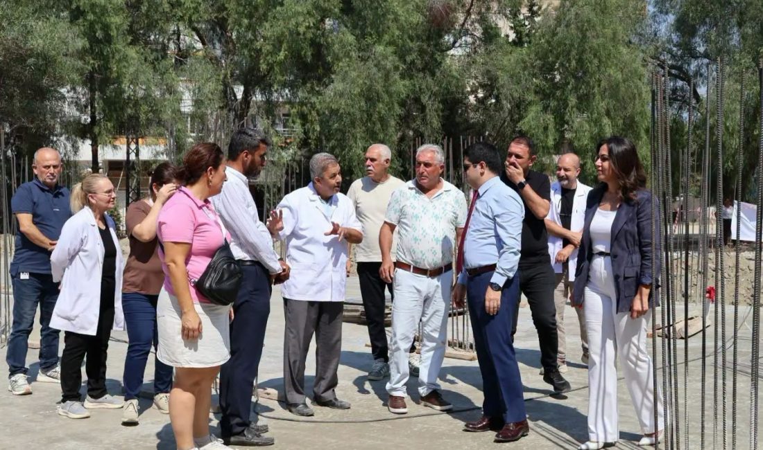 Arsuz’un Akçalı Mahallesi’nde, depremde yıkılan sağlık merkezinin yerine inşa edilen