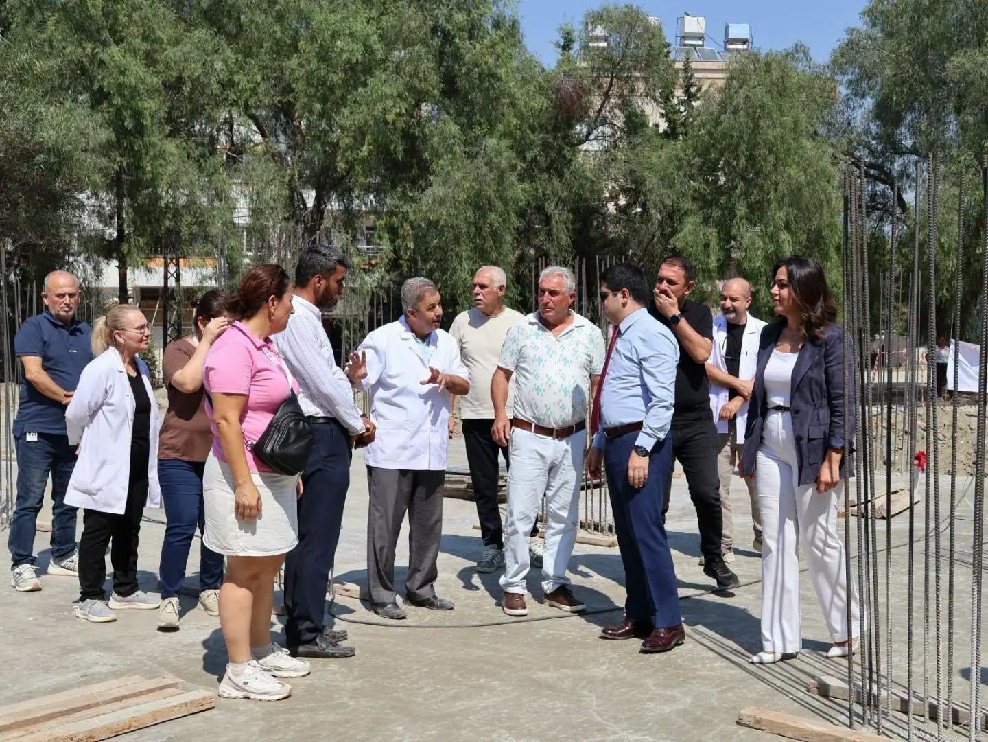 Arsuz’un Akçalı Mahallesi’nde, depremde yıkılan sağlık merkezinin yerine inşa edilen
