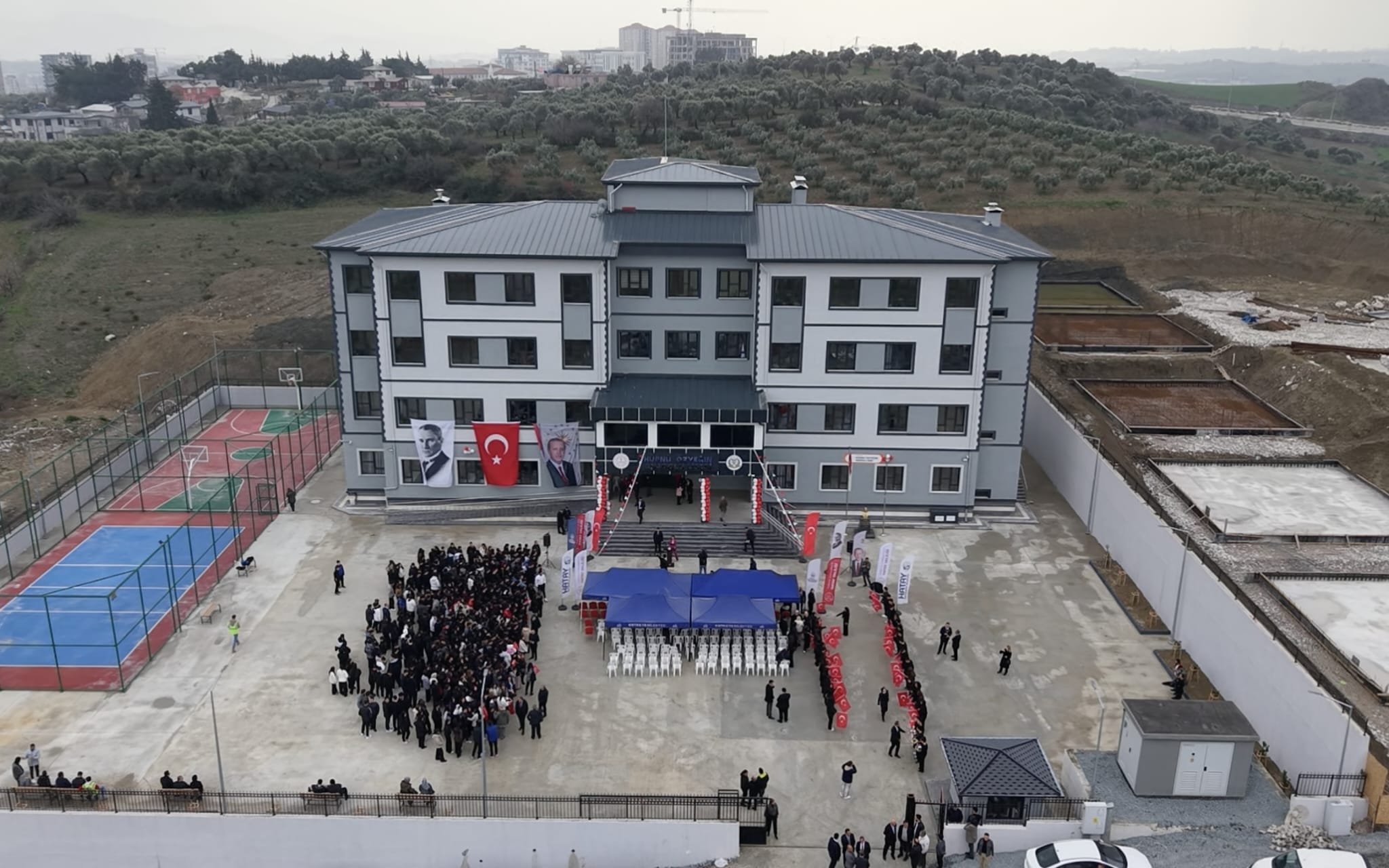 6 Şubat depremlerinin ağır yıkıma uğrattığı Hatay’da eğitim altyapısının yeniden