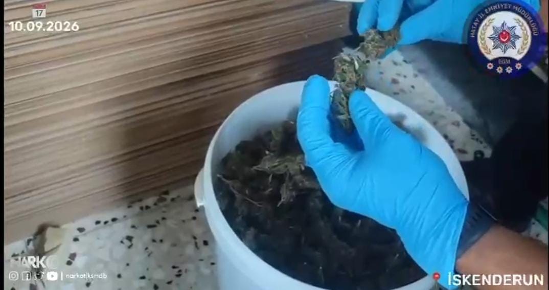 İskenderun’da KOM Polisinin şüphelendiği kişinin evine yaptığı baskında 1 Kg.