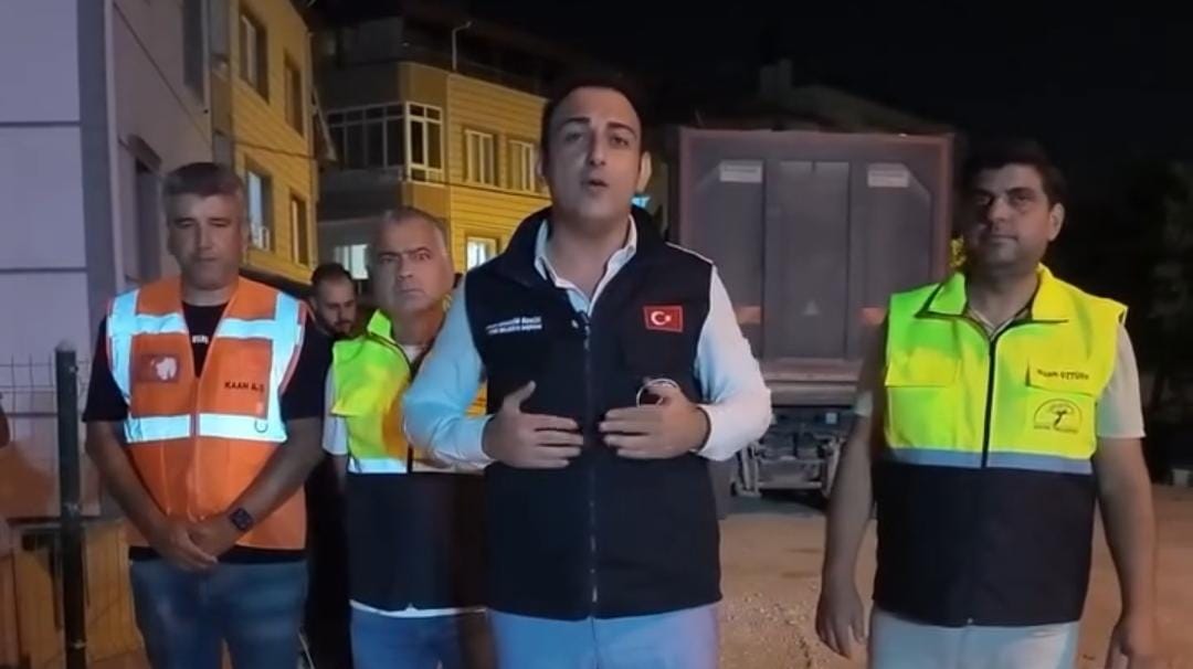 Defne Belediyesi ekipleri, geceli gündüzlü çalışma ile ilçede beton asfalt