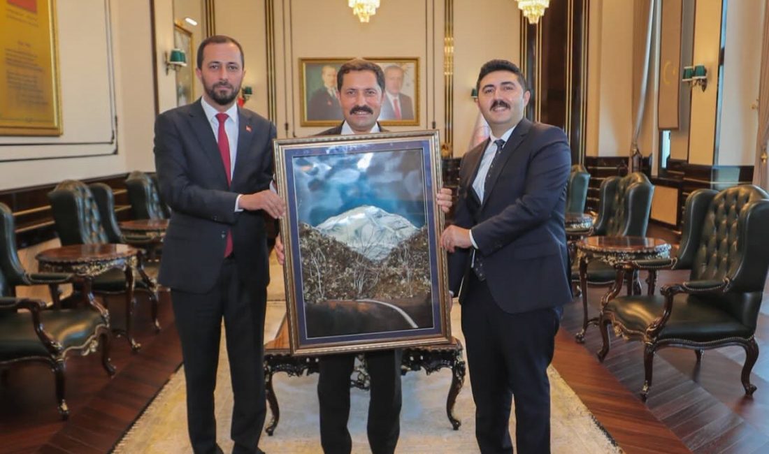 Yayladağı Kaymakamı Halil Yazıcı ve Belediye Başkanı Mehmet Yalçın, Hatay