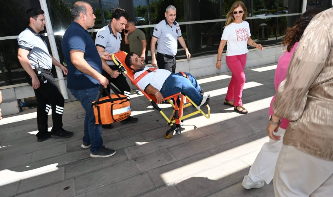  Hatay MKÜ Üniversitesi Rektörlük binasında, olası afet ve acil durumlara