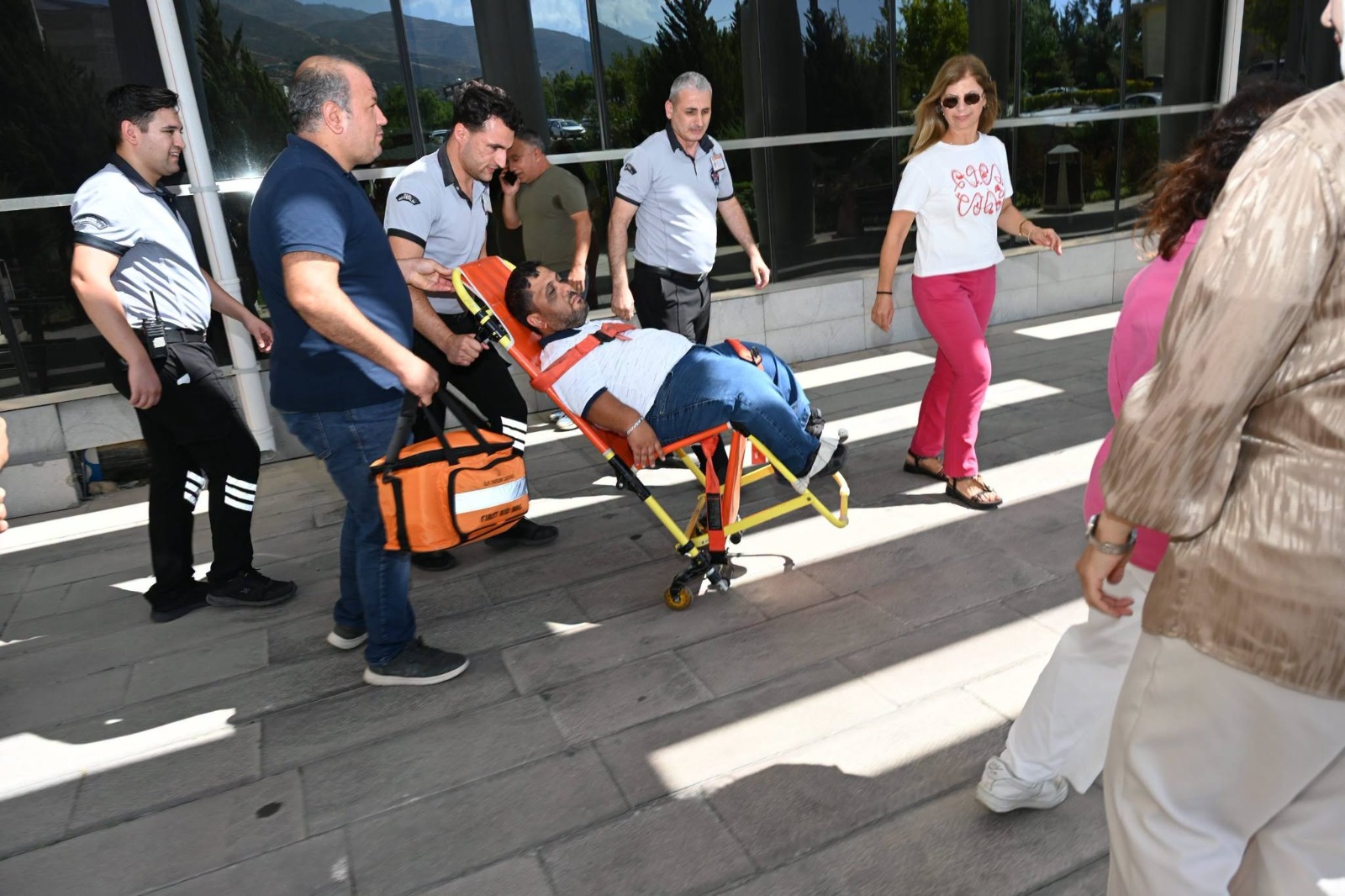  Hatay MKÜ Üniversitesi Rektörlük binasında, olası afet ve acil durumlara