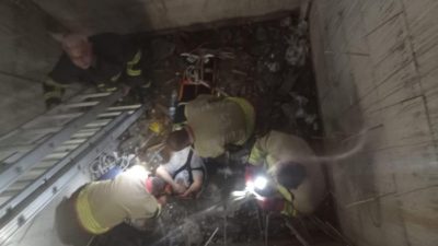 Hatay’ın Defne ilçesinde yapımı devam eden bir binada meydana gelen