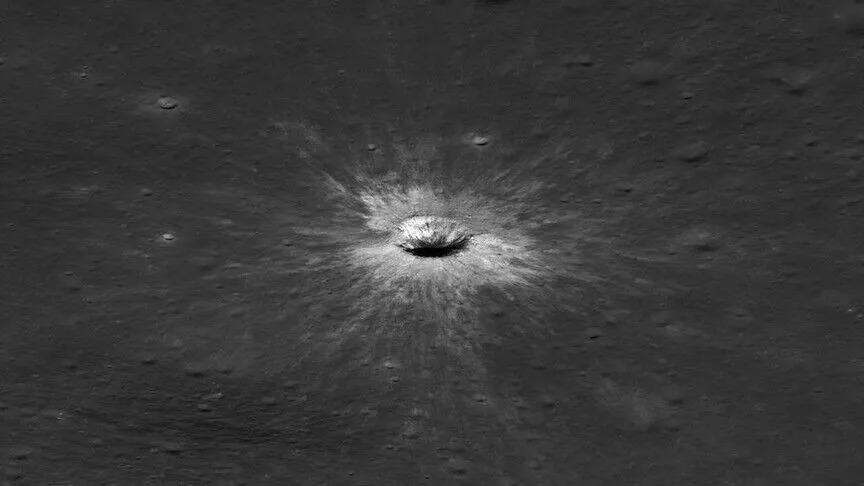 NASA'nın Ay yörüngesinde görev yapan uzay aracı, Ay yüzeyinde yaklaşık