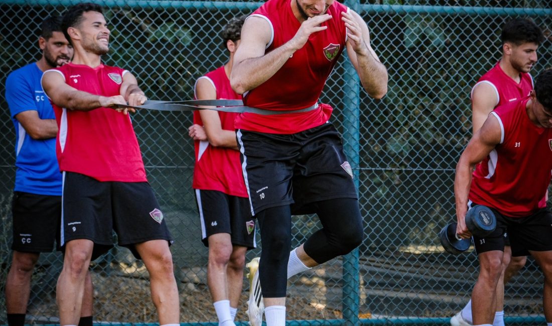 Türkiye 2. Lig’de henüz galibiyetle tanışamayan Kastamonuspor ile Hatayspor, yarın