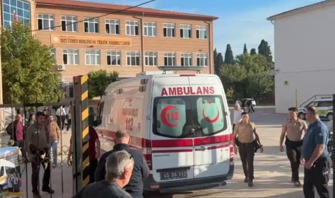 

Manisa’nın Turgutlu ilçesinde bir lisenin önünde kimliği henüz belirlenemeyen bir
