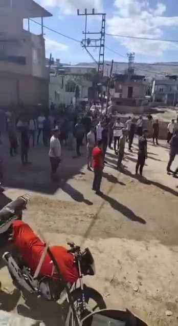 Hatay’ın Reyhanlı ilçesinde kaçak elektrik kullanımının tespit edildiği mahallede, elektrik