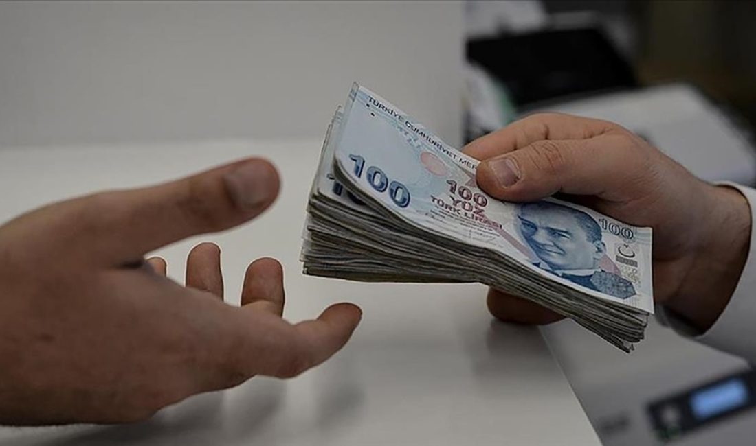 Yüksek enflasyon nedeniyle alım gücü baskı altında kalan milyonlarca memur