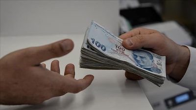 Yüksek enflasyon nedeniyle alım gücü baskı altında kalan milyonlarca memur