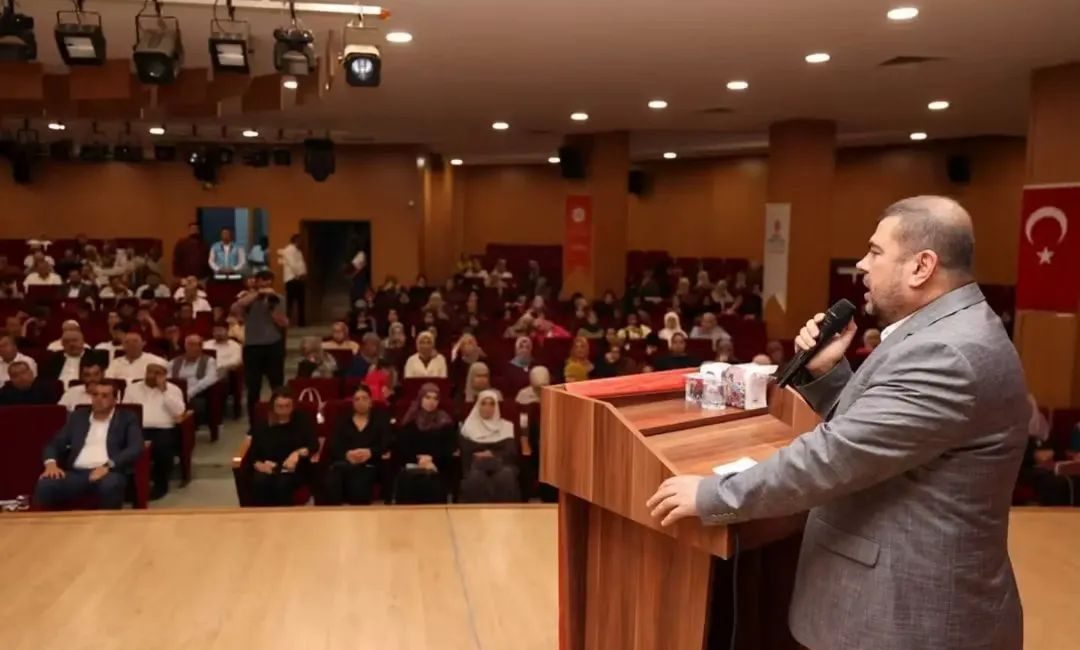 Reyhanlı’da Mevlid-i Nebi Haftası kapsamında düzenlenen programda, Hz. Muhammed’in örnek