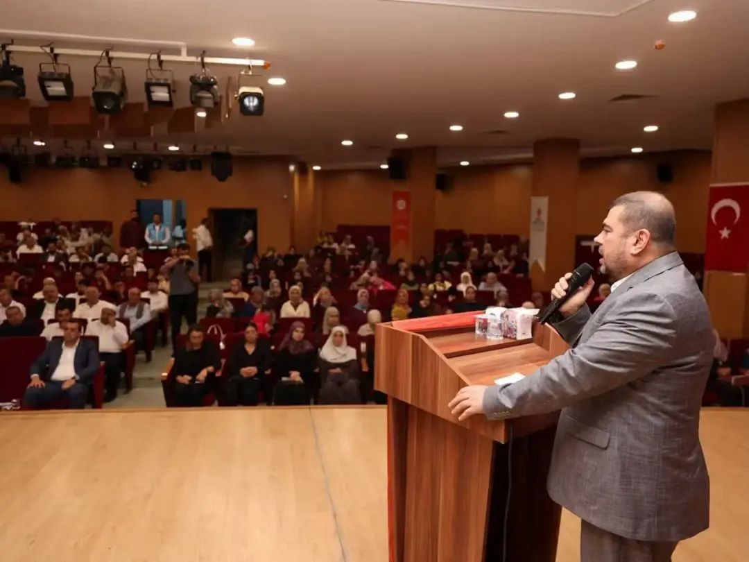 Reyhanlı’da Mevlid-i Nebi Haftası kapsamında düzenlenen programda, Hz. Muhammed’in örnek