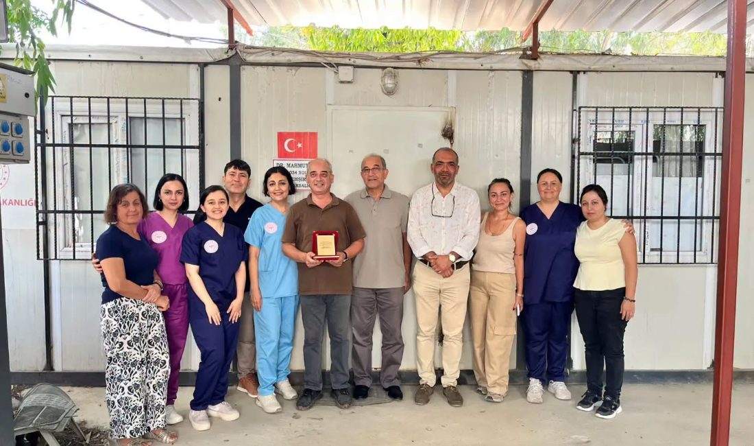 Hatay'ın Defne ilçesi Turunçlu Mahallesi’ndeki Aile Sağlığı Merkezi’nde  görev yapmakta