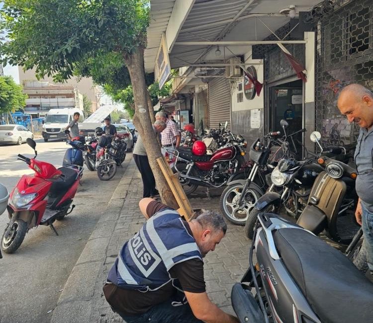 Hatay’ın Antakya ilçesinde motosiklet tamiri ve yedek parça satışı yapan