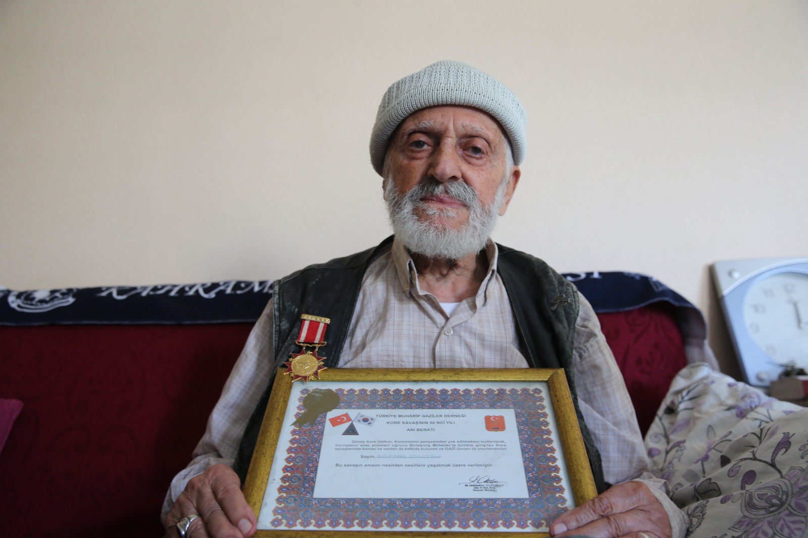 Hatay’ın Defne ilçesinde yaşayan 95 yaşındaki Kore gazisi Süleyman Celleoğlu,