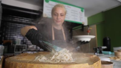 Hatay’da 6 Şubat depremlerinde iş yerini kaybeden tarih bölümü mezunu