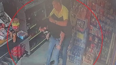 Antakya’da boğazına jöle şeker kaçan adam, yardım istemek için girdiği