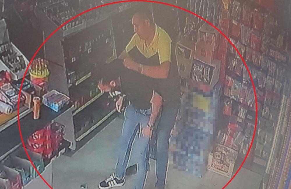 Antakya’da boğazına jöle şeker kaçan adam, yardım istemek için girdiği