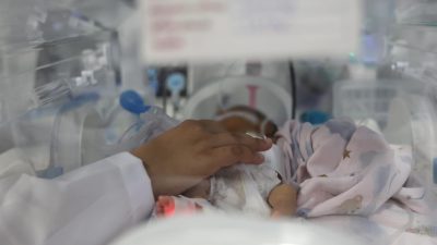 Hatay'da 31 haftalık ve bin 300 gram ağırlığında dünyaya gelen
