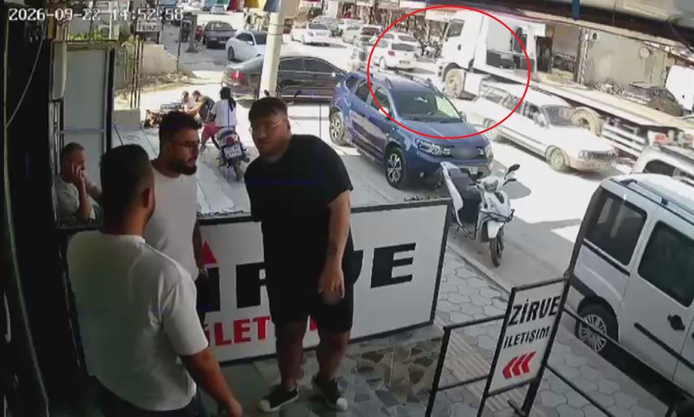 Hatay’ın Antakya ilçesinde hafriyat kamyonunun kör noktasında kalan bisikletli çocuk,