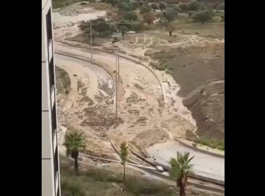 Hatay’ın Antakya ilçesinde etkili olan sağanak yağış, Kisecik 2. Etap