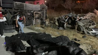 Gaziantep’te yolcu otobüsü ile otomobilin çarpışması sonucu meydana gelen ve