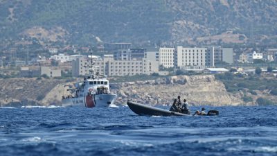 Girne açıklarında alabora olan Filo Jet isimli yolcu gemisinin enkazına
